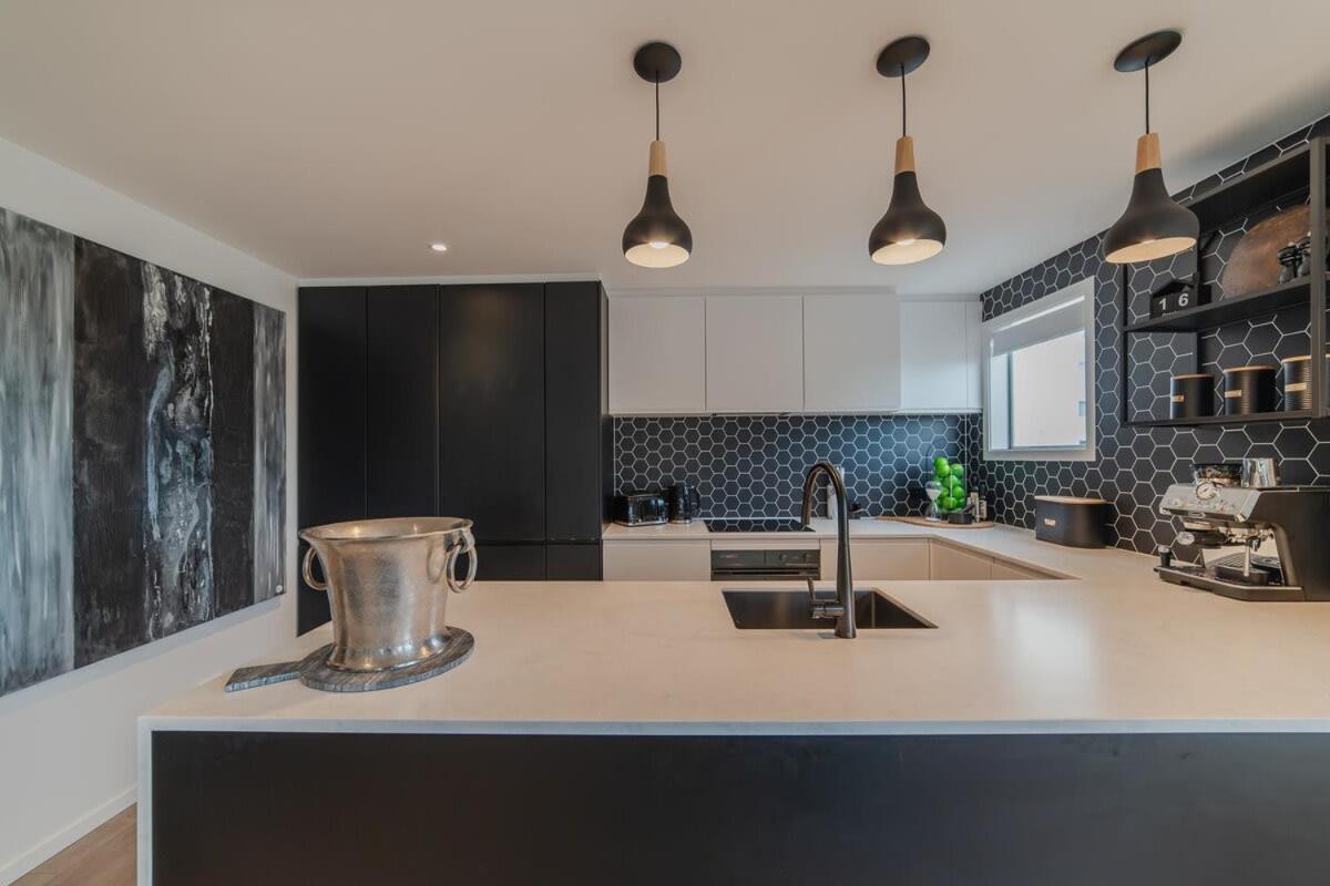 Penthouse Perfection - 2Br Elegance On Worcester St Christchurch Exterior foto